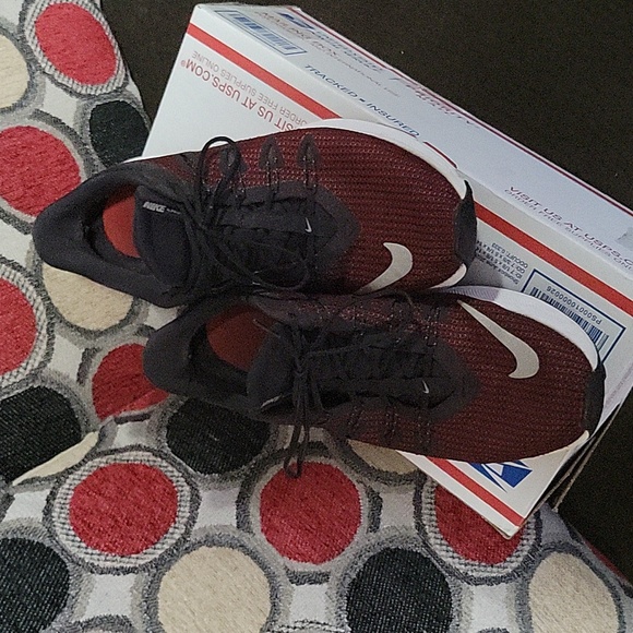 Men's 9.5 Nike running shoes - Picture 2 of 7